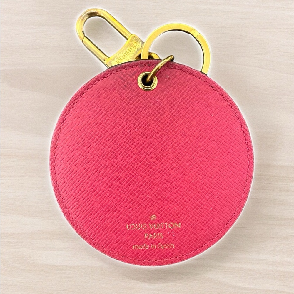 LOUIS VUITTON
Limited Edition Monogram Canvas Evasion Key Holder And Bag Charm - Picture 2 of 4